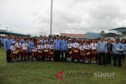Bupati Nikson serahkan beasiswa untuk 5.390 siswa