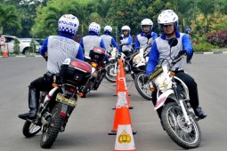 Latihan mengontrol sepeda motor