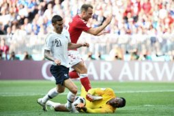 Klasemen akhir Grup C, Prancis pertama Denmark kedua
