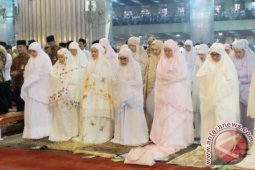 Hujan lebat warnai salat Id di Kota Ambon