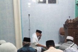 Rusydi jadi imam sholat taraweh