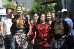 Obrolan Punakawan Ke-1: Kembali Ke UUD 1945, Kita Tidak Bisa Memutarbalik Arah Jarum Jam
