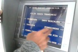 pentransfer uang ramai antre jelang lebaran