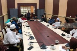 Sejumlah Kiai Datangi Bawaslu Laporkan Pembuat Fatwa Fardhu Ain (Video)
