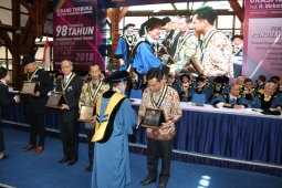 PT INKA Terima Penghargaan Ganesa Widya Jasa Adiutama