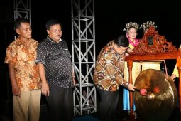 Bupati buka pagelaran seni 14 etnis