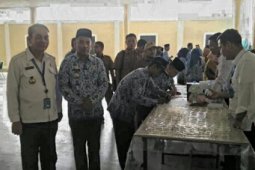 Aparatur Kecamatan Aeknatas tes urine