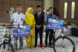 HUT Labura "banjir" hadiah