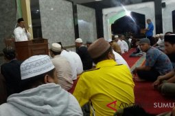 Umat Islam sholat khusuf di Labura