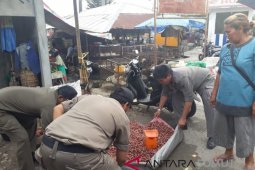 Satpol  PP tertibkan pedagang di trotoar
