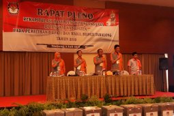 KPU Tabalong  gelar  pleno hasil perhitungan suara
