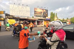 Guyuran Hujan Abu Vulkanik Gunung Agung Terasa Hingga Jember