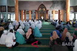 Jamaah calon haji asal Kabupaten Bangka menuju Palembang