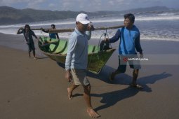 Banjir Rob, Nelayan Pesisir Tulungagung Siaga Gelombang Tinggi