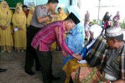Sekda Samosir berangkatkan calon haji