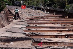 Jalan Sei Anyar Longsor
