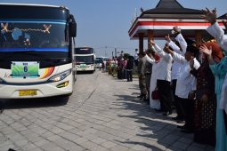 Bupati Madiun Berangkatkan 398 Calon Haji