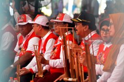 Pakde Karwo Ingatkan Anak Indonesia agar Gemar Makan Ikan
