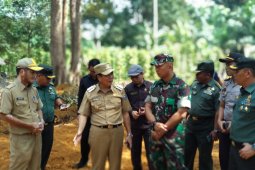 Kodim 0413 Bangka bantu bangun jalan desa