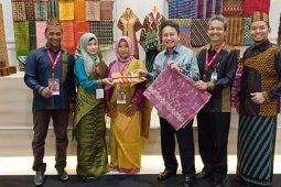 Tenun Sambas jadi pilihan Gubernur Bank Indonesia
