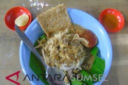Mencicipi kuliner nasi gandul di Palembang