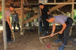 Polsek Pengaron kerahkan personel dukung TMMD Kodim Martapura