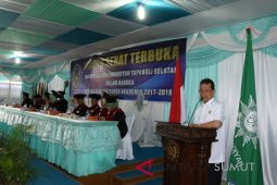 Bupati Tapsel hadiri wisudawan UMTS