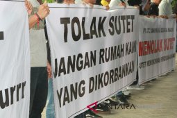 Warga demo tolak sutet