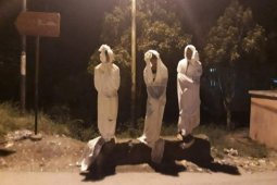 "Pocong" yang meresahkan warga itu berhasil ditangkap, dituntut minta maaf