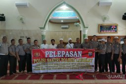 Kapolres lepas perwira menjadi santri
