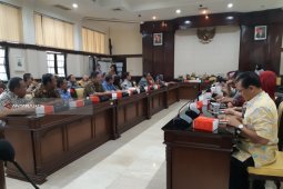 Risma Minta Camat Data Jumlah Penerima Suket