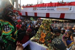 Larung Sesaji dan Labuhan Bumi Kali Brantas