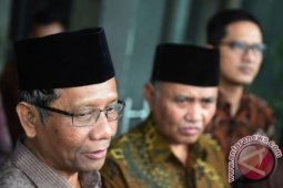 Mahfud MD Kunjungi Korban Gempa Di Lombok
