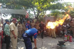 Damkar Bojonegoro Beri Pelatihan Warga Terkait Kebakaran
