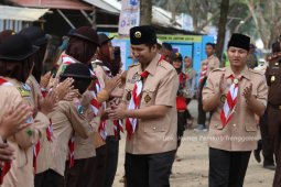 Bupati Emil Buka Perkemahan Bakti Pramuka di Prigi