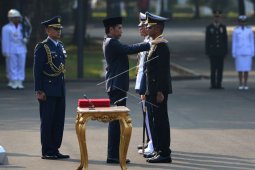 Presiden lantik 724 perwira TNI Polri