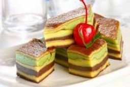 Membuat "Putri kandis" kue cantik khas jambi