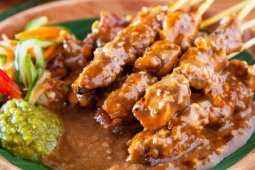 Sate ayam juara pada sambang griya dubes Indonesia di Madrid