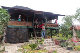 Warga upayakan pelestarian rumah adat suku rejang