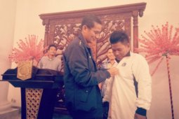 Sandiaga Uno Undang Pemasang Bendera Asian Games Pakai Bambu