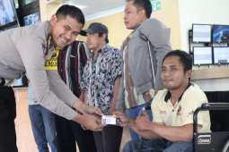 Satlantas Tulungagung Layani Pemohon SIM Difabel