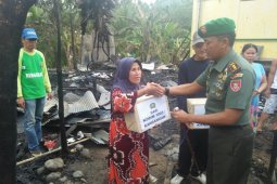 Military commander aids Hulu Banyu fire victims