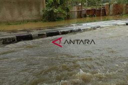 PAPUA - SEJUMLAH RUAS JALAN DI SORONG BANJIR