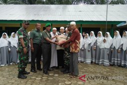 Dandim Kandangan bantu 100 sak semen untuk Ponpes Ibnu Said