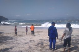 Tembok Mushala Rusak Akibat Diterjang Banjir Rob di Pesisir Selatan Jember