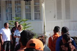 Bupati Samosir jalin kebersamaan dengan petugas kebersihan