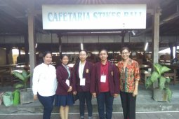 Mahasiswa ISI Denpasar lolos debat bahasa inggris