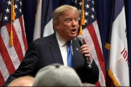 Trump puji pendekatan imigrasi garis keras dari Italia