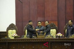 DPRD Gianyar Setujui Raperda menjadi Perda