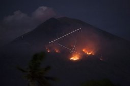 Letusan Gunung Agung akibatkan kebakaran hutan